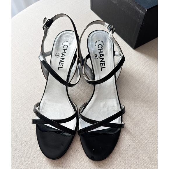 CHANEL Sandals Patent CC Logo - Picture 1 of 8